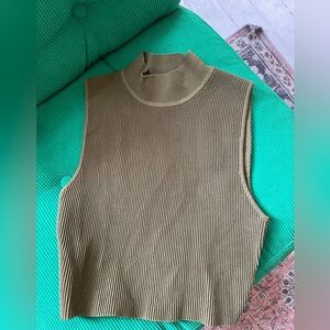 Aritiza green mock neck sleeveless sweater tank in sculpt material